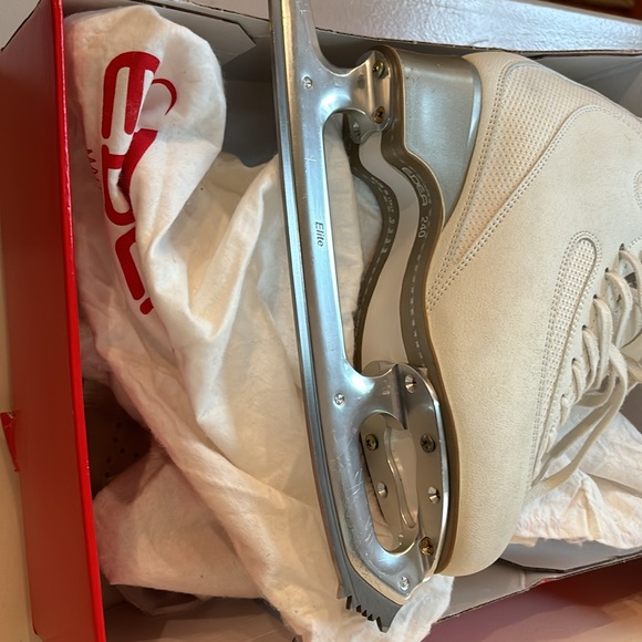 EDEA Ice Fly figure skates size 240C with Matrix Elite 9” Blade - Picture 4 of 8